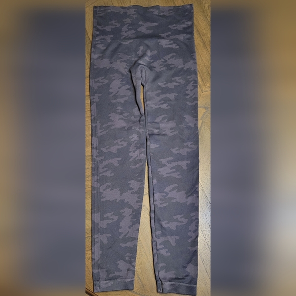 SPANX Heather Mossy Oak Camo Leggings - Black and Gray, L - Picture 2 of 5